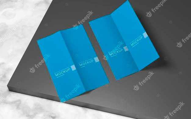 موکاپ بروشور آبی از نمای بالا - Top view a5 bifold brochure mockup