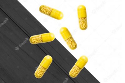 بنر دارویی با قرص - Pills isolated with clipping path